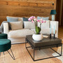 Sofa Heaven Qualitaet aus Europa zweisitzig mit abnehmbarer Husse, Stoff in weiss, viele Stoffvarianten und Stofffarben moeglich, sehr gut geeignet fuer Apartments oder kleine Raeume, Zierkissen und schoene Lampen von MOEBEL KOLONIE Muenchen, Accessoires und vieles mehr
