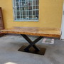 Tischgestell X mit Bodenplatte aus Stahl in der Farbe Schwarz