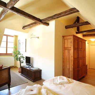 Objektausstattung · MOEBEL KOLONIE